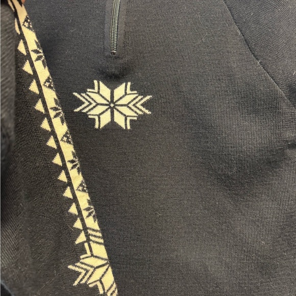 Wan’s Black and White Patterned Ski Sweater - Picture 2 of 2